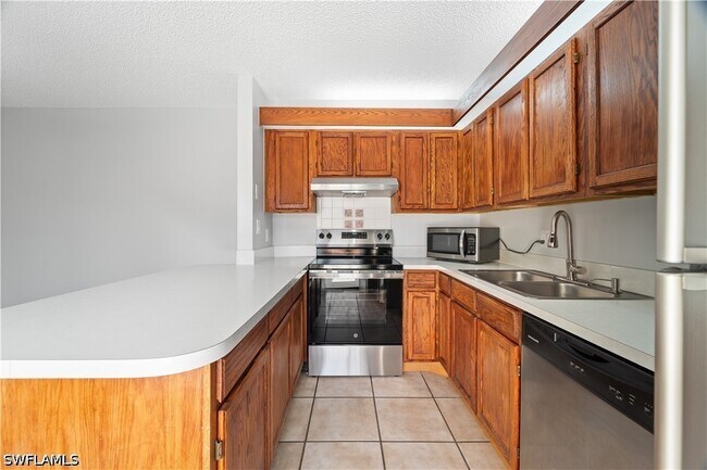 Building Photo - 5212 Cedarbend Dr