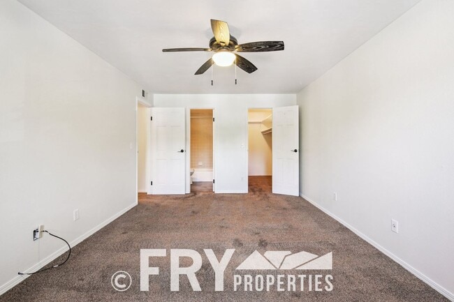 Building Photo - Great Condo In Windsor Community