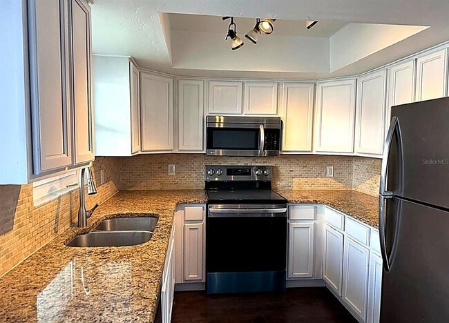 Building Photo - 2709 Sunbury St