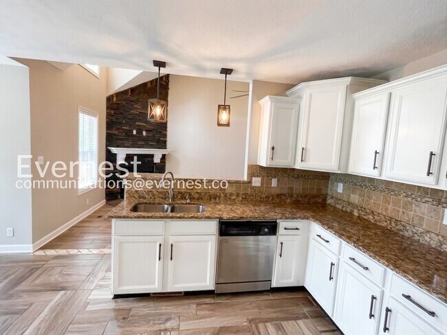 Building Photo - Limited Time Special Offer / 3 Bed, 2 Bath Home with Garage / Pet-Friendly / Vouchers Accepted / ...