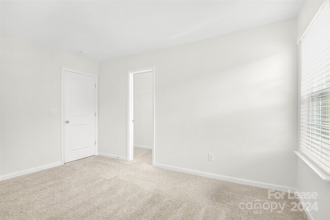 Building Photo - 3933 Meadow Green Dr