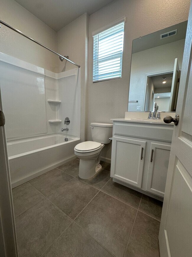 Building Photo - Gorgeous Brand New 3 Bedroom 2.5 Bath Home