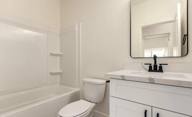 Building Photo - 1835 N 37th Dr