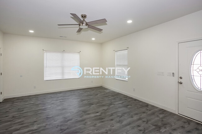 Building Photo - 119 Walnut St