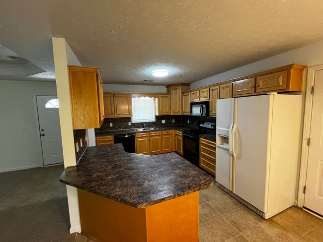 Building Photo - Cozy Home in Phenix City