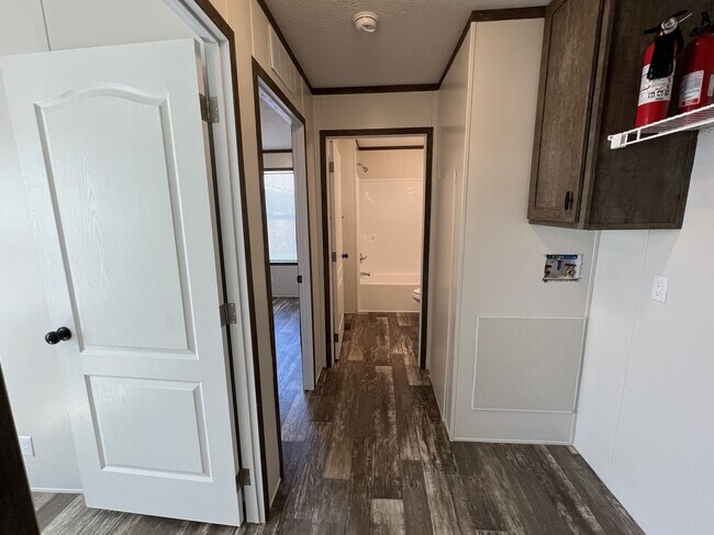 Building Photo - 38140 Ducharme Dr
