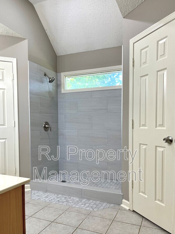 Building Photo - 4592 Tracy Lynn Dr