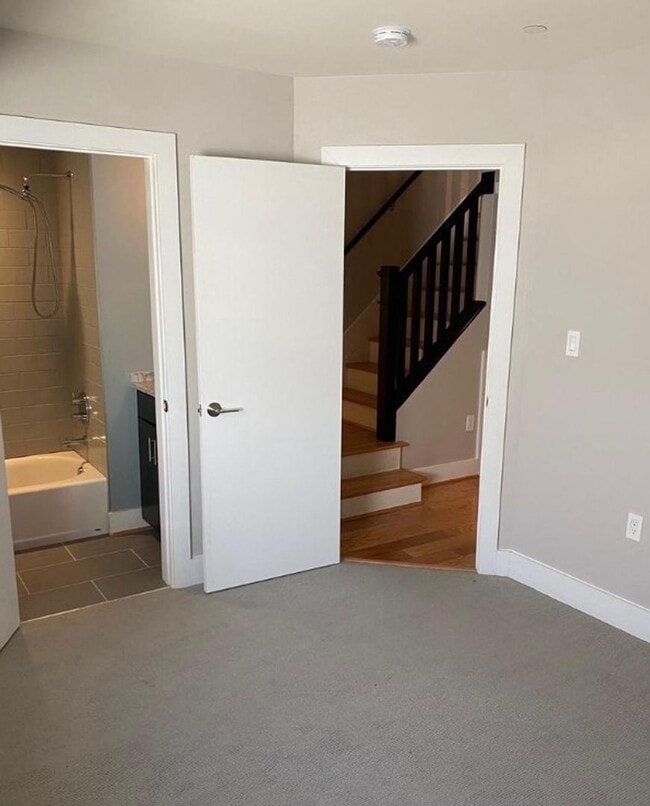 Building Photo - Contemporary Brookland 2 bed/2.5 bath cond...