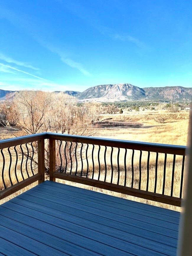 Building Photo - Newly Renovated Home 3 Bed 1 1/2 Bath 1-Car Garage on Century Place!