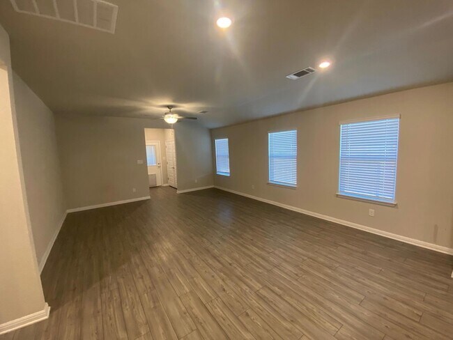 Building Photo - 10301 Mager Ln