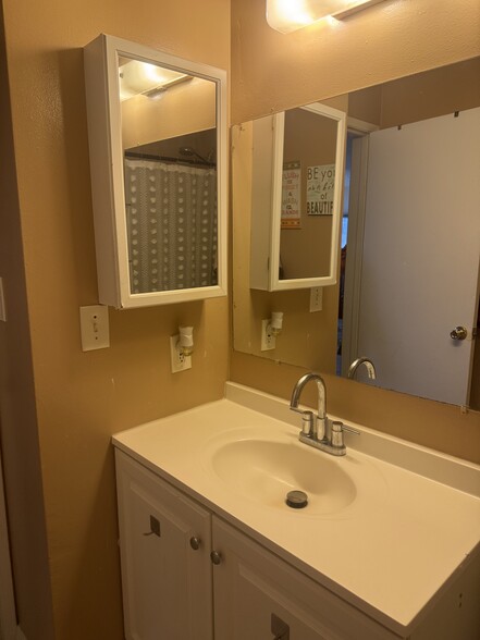 Building Photo - 1145 Olive Tree Ln