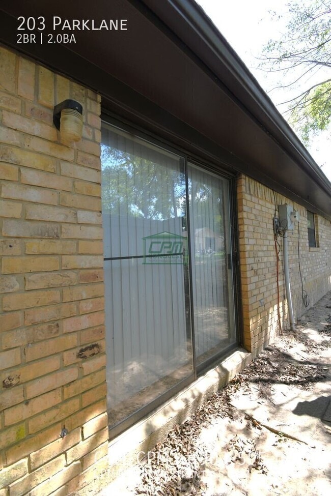 Building Photo - 203 Parklane-
