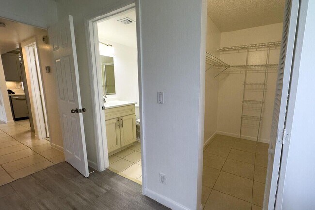 Building Photo - 6299 Chasewood Dr