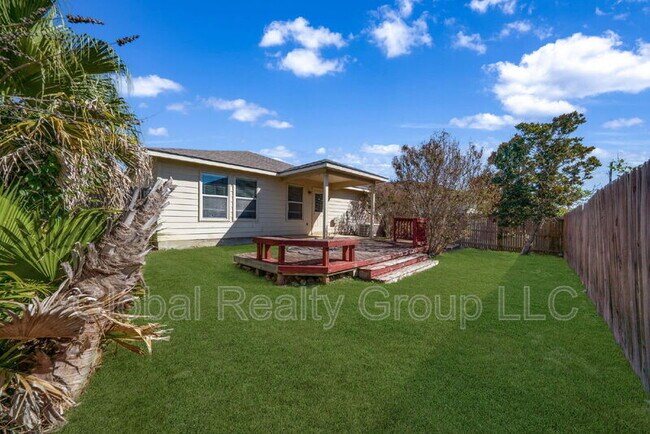 Building Photo - 113 Bronco Bend