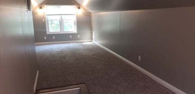 Building Photo - 3 bedroom 1 bath