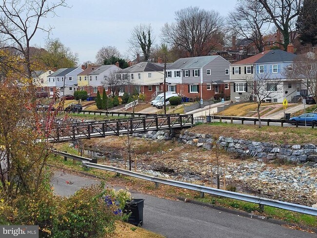 Building Photo - 3313 Moline Rd