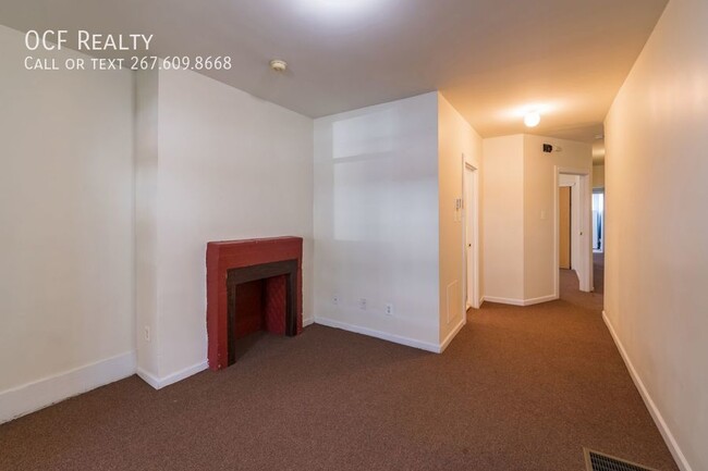 Building Photo - Spacious 2 Bedroom, 1 Bath Apartment in We...