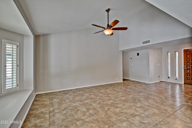 Building Photo - 6747 E Aire Libre Ln