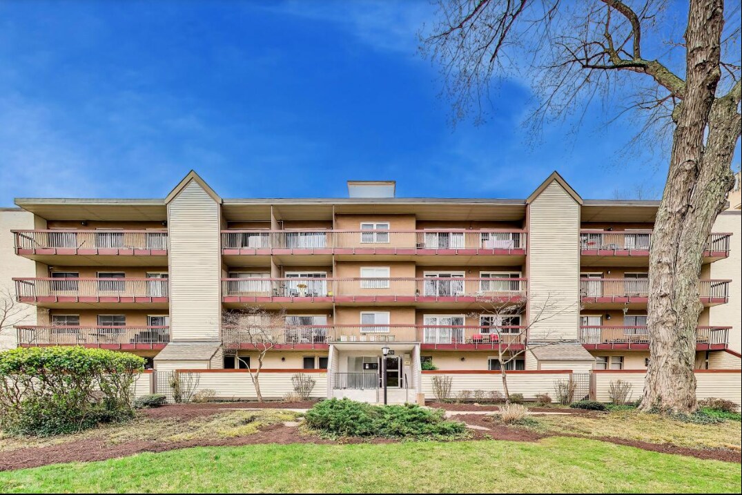 Building Photo - 7420 Lakeview Dr