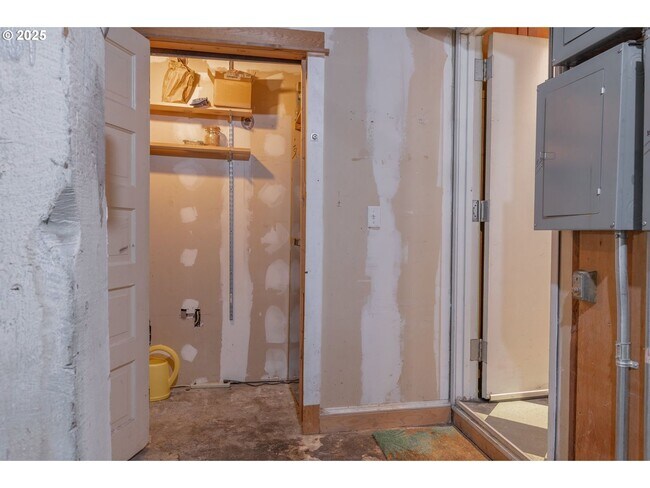 Building Photo - Charming NW Portland 1-Bedroom with Brick Accents & Modern Touches