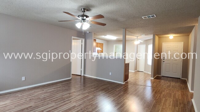 Building Photo - 8005 Mosstree Dr