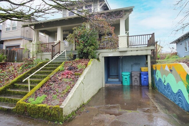 Building Photo - 3734 SE 26th Ave