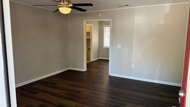 Building Photo - WINTER MOVE-IN SPECIAL: $500 OFF 1st MONTH'S RENT!**