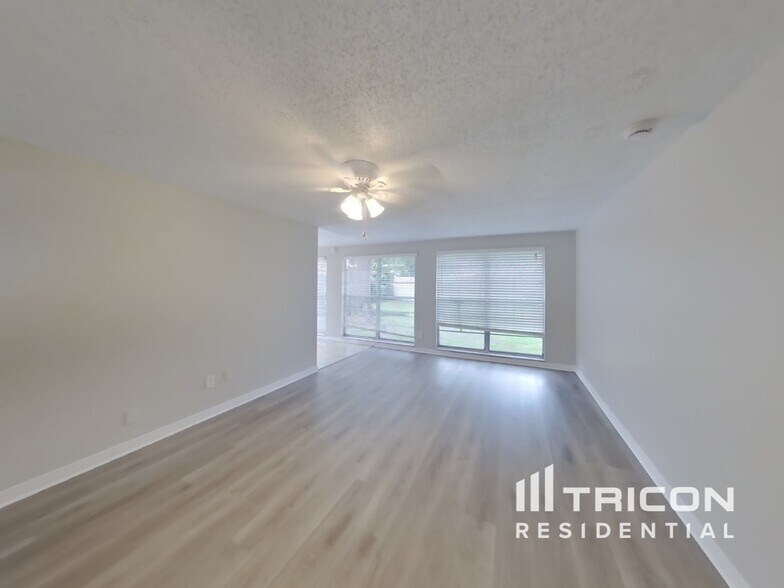 Building Photo - 6801 Wayside Ct