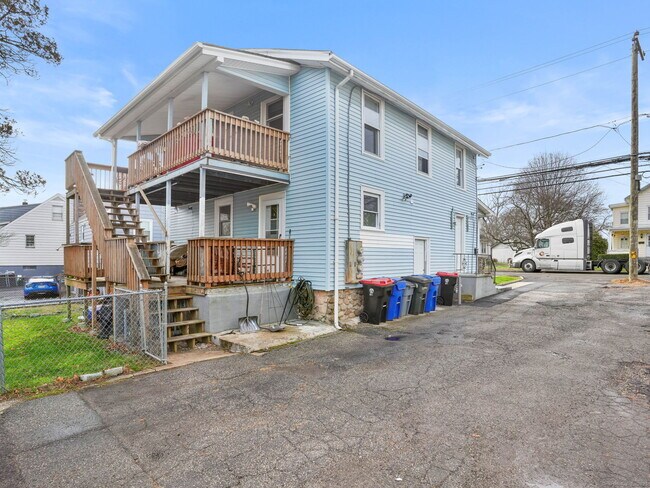 Building Photo - 140 Stuart Ave