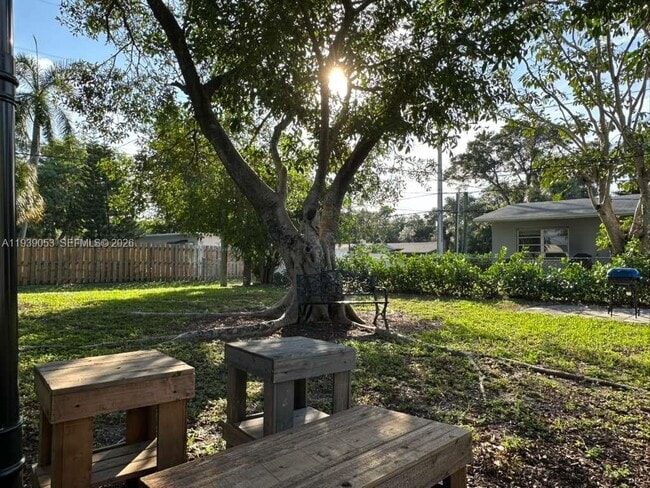 Building Photo - 404 SE 14th St