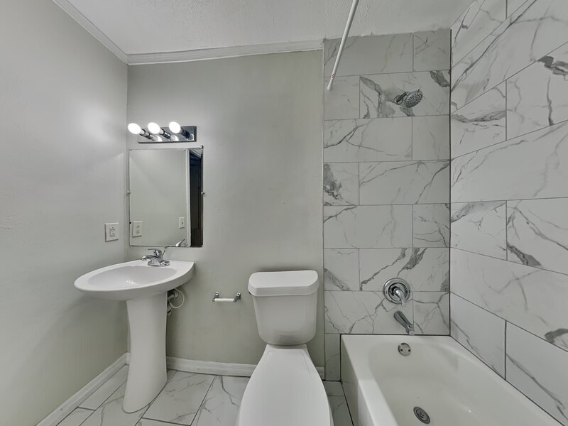 Building Photo - 1527 S Central Ave