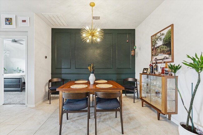 Building Photo - 3018 Village Creek Dr