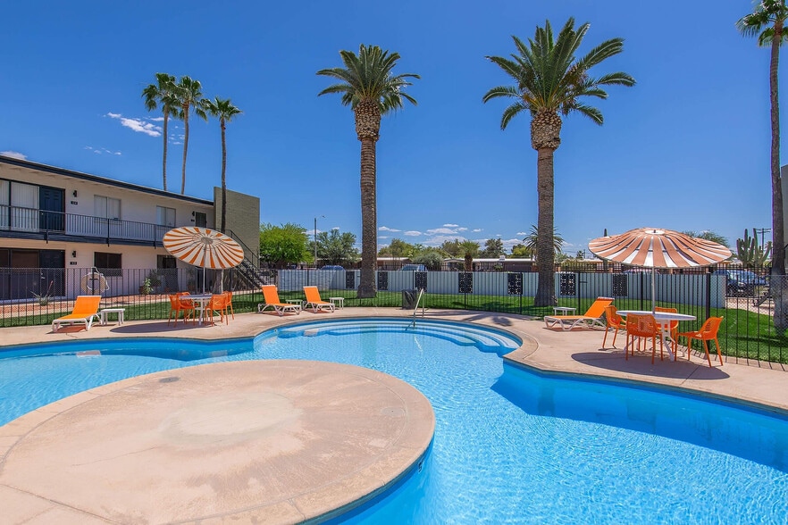 219A4362 - Palms on 2nd
