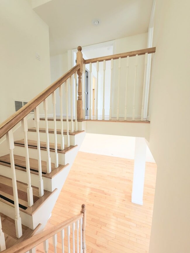 Building Photo - Updated 4 bedroom home