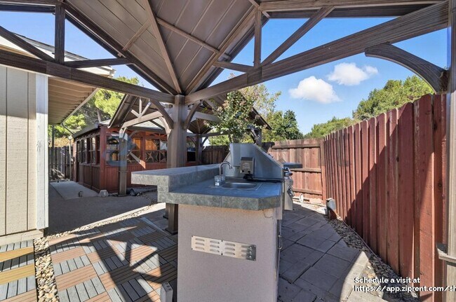 Building Photo - 14 Cider Mill Ct