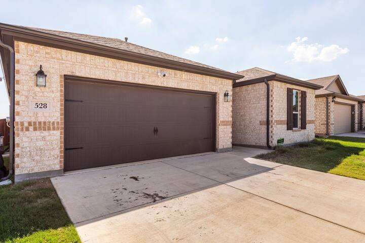 Building Photo - 528 Bronze Forest Dr