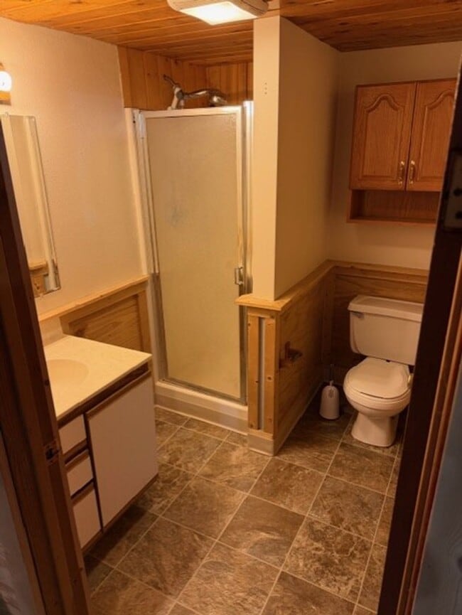 Building Photo - 4 Bedroom house