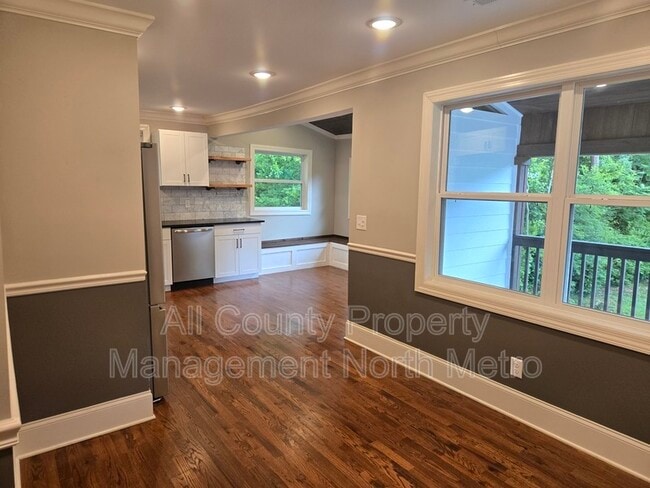 Building Photo - 545 Lakeview Dr