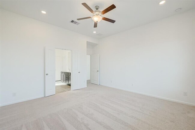Building Photo - 2223 Rustboro Dr
