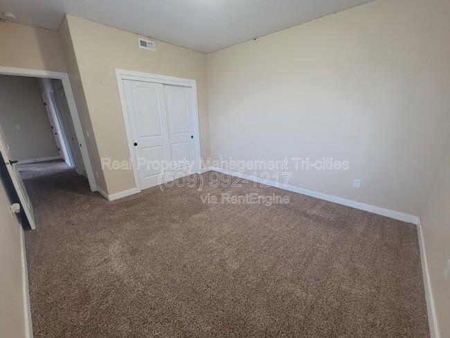 Building Photo - 2348 W 49th Ave