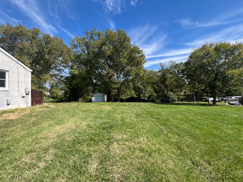 Building Photo - 6416 Walnut Dr