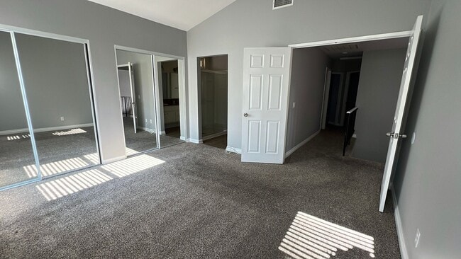 Building Photo - EAST PALMDALE HOME