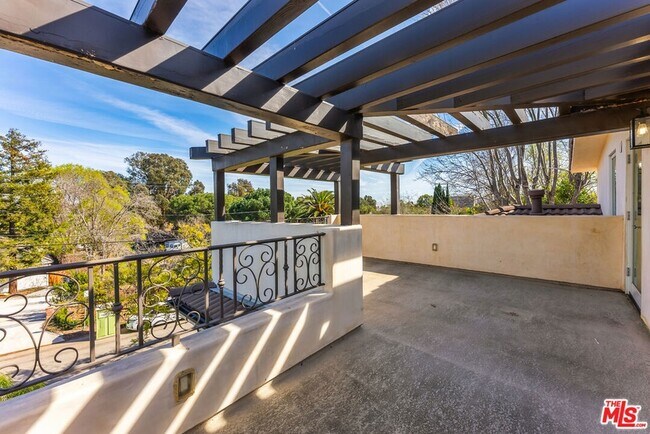 Building Photo - 391 S Saltair Ave