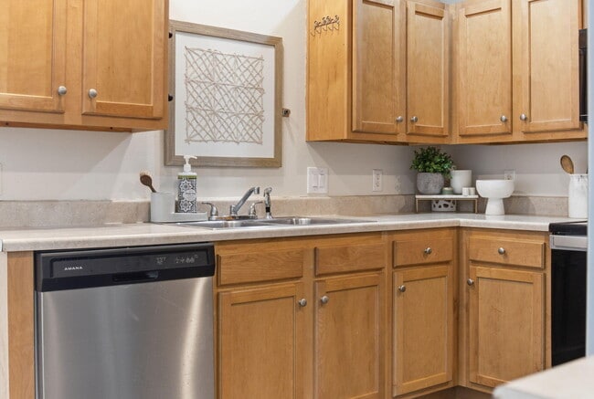 Building Photo - 1127 N Northwood Ave