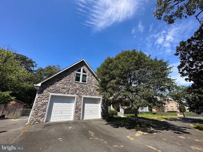 Building Photo - 20845 Potomac View Rd