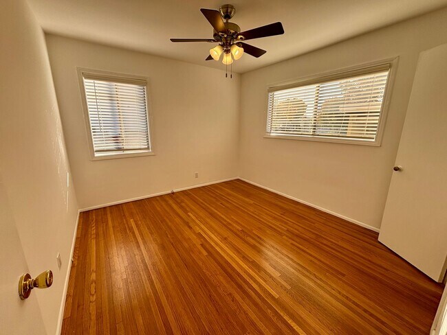 Building Photo - Victory, 1700-1702