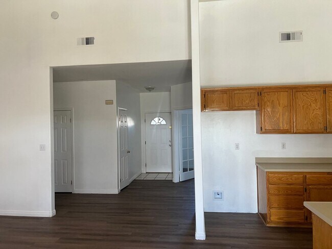 Building Photo - 608 Isla Bonita St