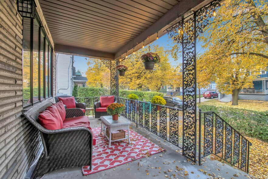 Building Photo - 79 Ideal St