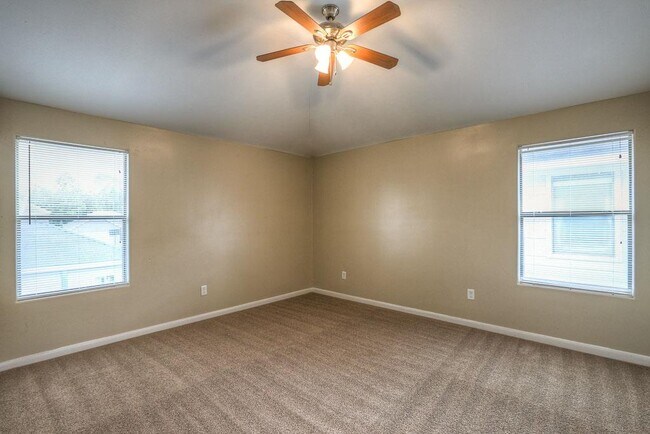 Building Photo - 10602 Pine Landing Dr