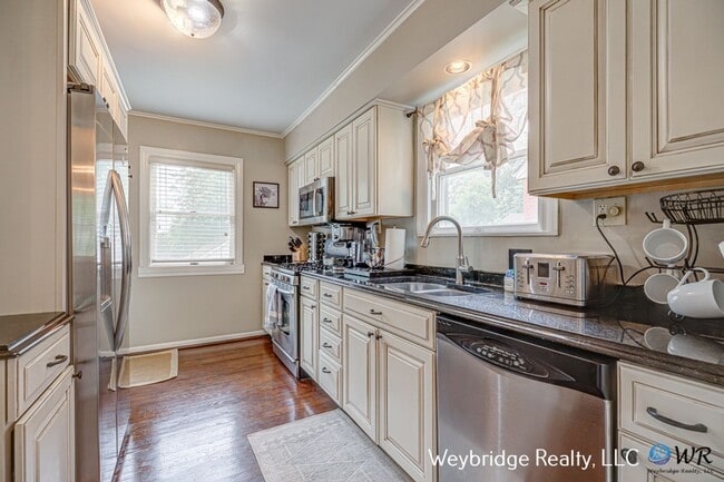 Building Photo - Beautiful 3BD 2.5 Bath w/ Finished Basement in White Oak/Monfort Heights